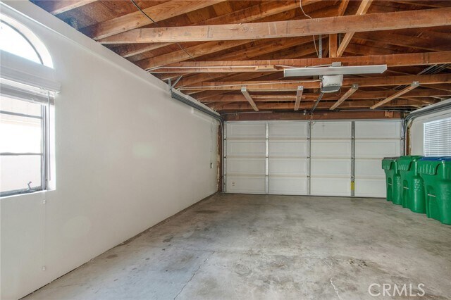 Building Photo - 925 Quivera St