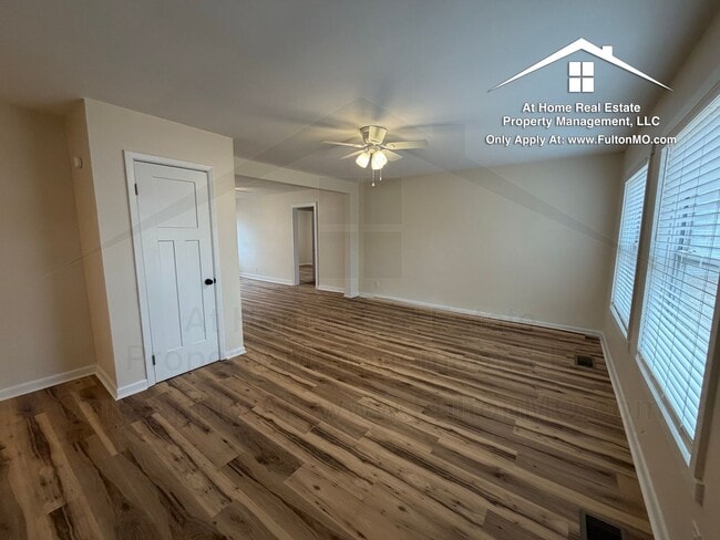 Building Photo - 703 W 7th St