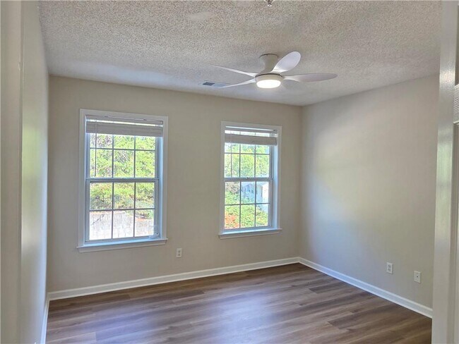 Building Photo - 137 Kenninghall Ct