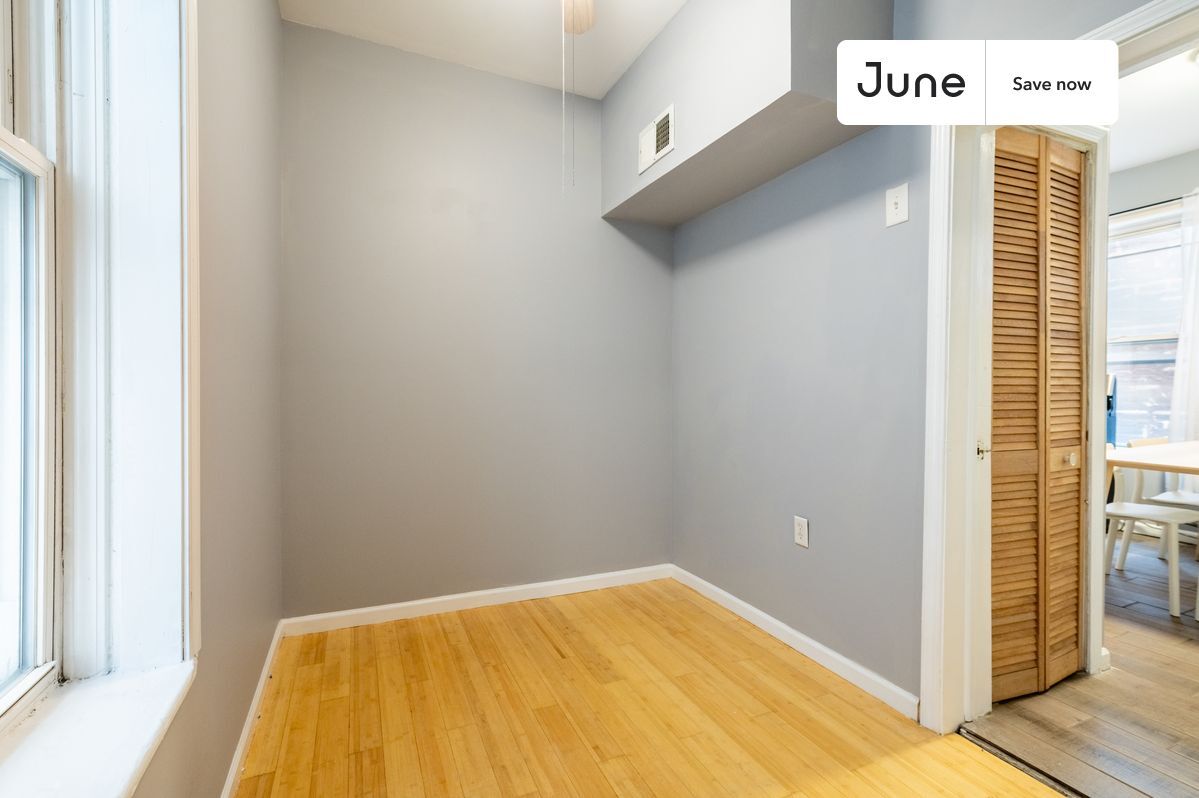 Building Photo - 2611 W Armitage Ave