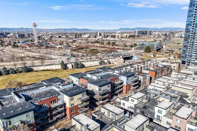 Building Photo - 1BD, 1BA Downtown Denver Condo with Garage...
