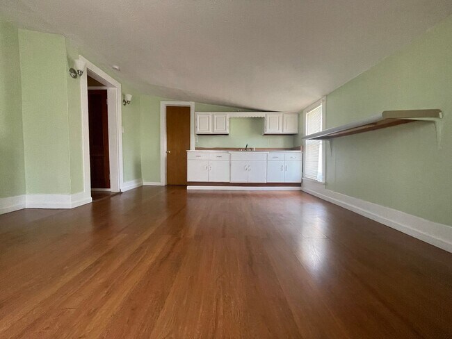 Building Photo - JPL334