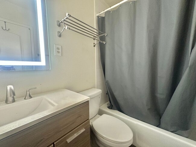 Building Photo - 1 BED 1 BATH IN AUSTIN TX!