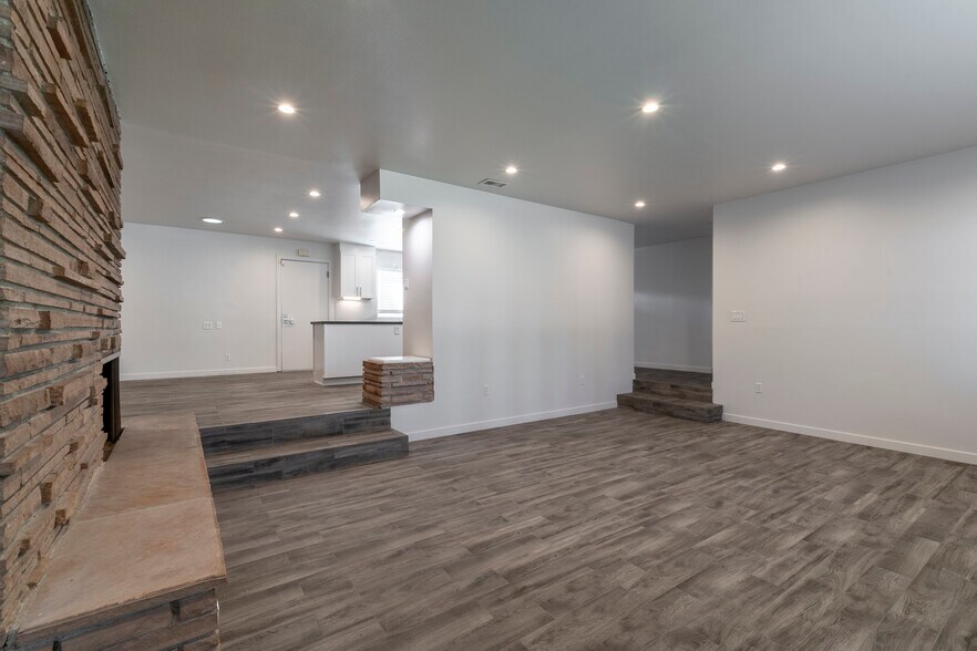 Building Photo - 129 E Loop Dr