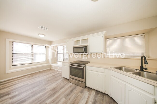 Building Photo - 11901 Blue Moon Ave