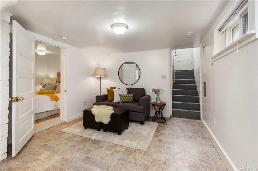 Building Photo - 5511 Brooklyn Ave NE