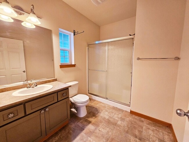 Building Photo - Lovely 2 Bedroom Townhouse Within Walking Distance to Historic Downtown Poulsbo