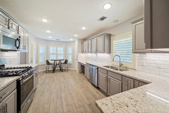 Building Photo - 18619 Camellia Estates Ln