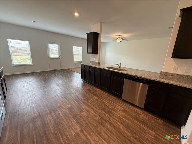 Building Photo - 761 Greenway Trl