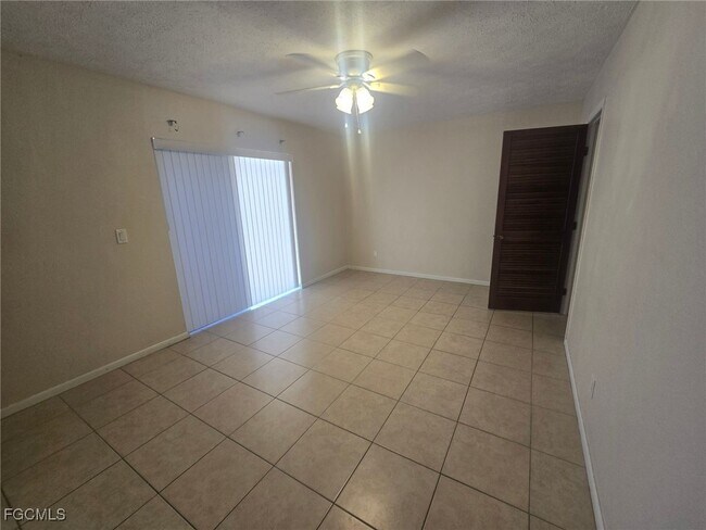 Building Photo - 3815 SE 15th Pl