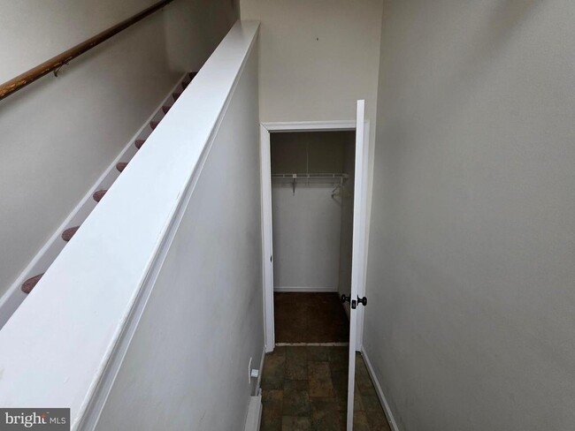 Building Photo - 30 Brookside Ct