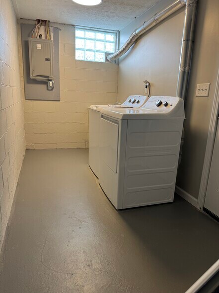 Building Photo - 1125 Harmony Rd