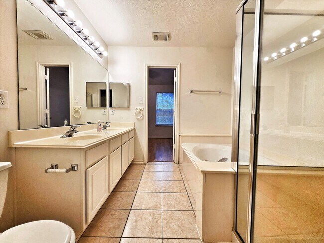 Building Photo - 127 Anise Tree Pl