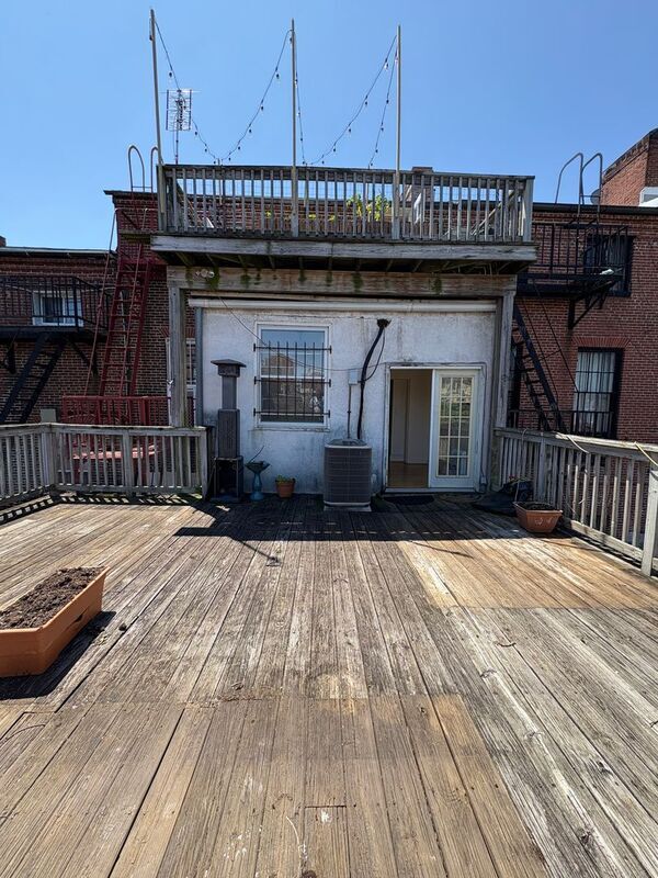 Building Photo - 24 E Mt Vernon Pl