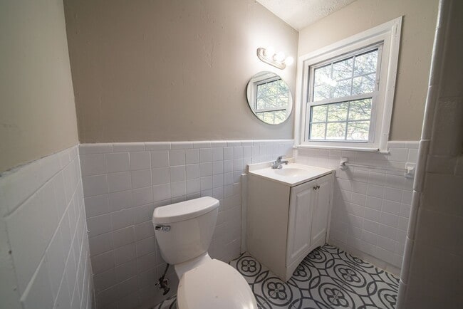 Building Photo - Beautifully Updated Corner Lot Home!