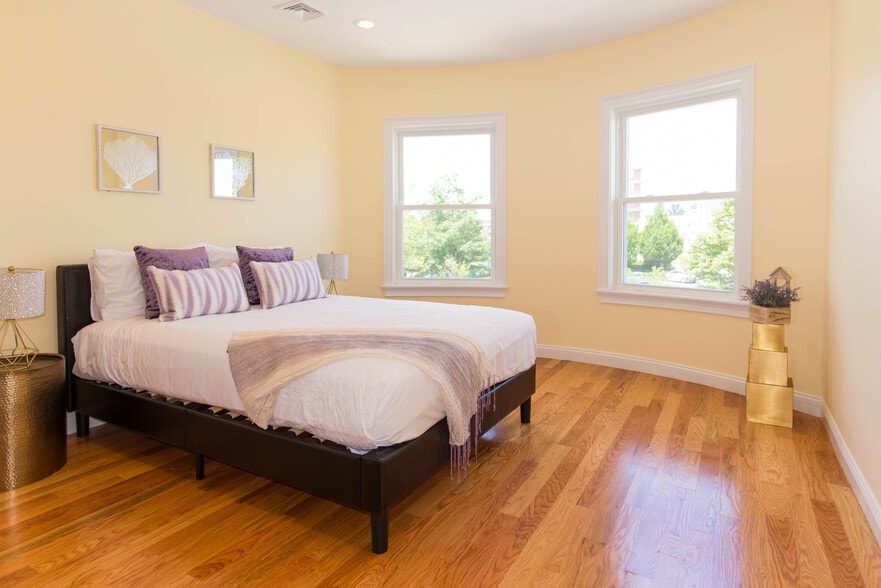 *Pictures are representative samples of the advertised unit. In some cases, the actual units you tou - 624 Cambridge St