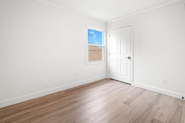 Building Photo - 39 Groton Dr