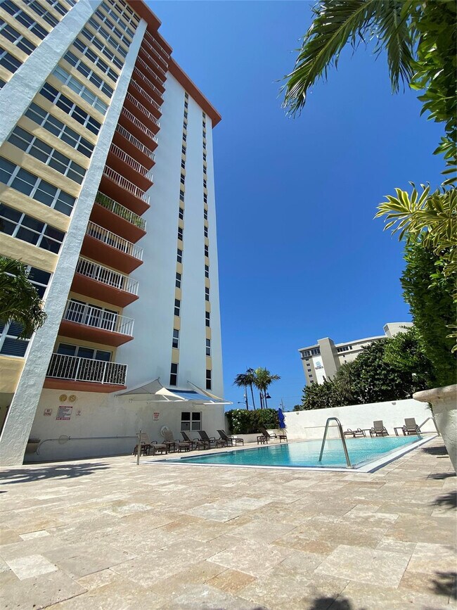 Building Photo - 3000 E Sunrise Blvd