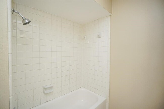 Building Photo - 13626 Woodchester Dr