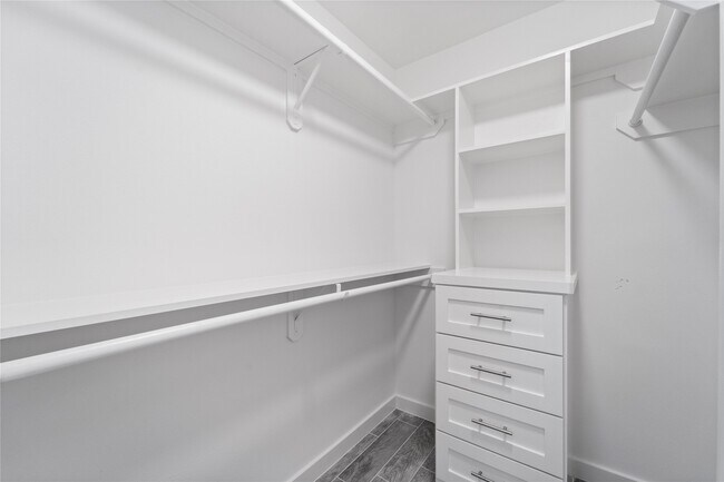 Building Photo - 913 Turner Dr