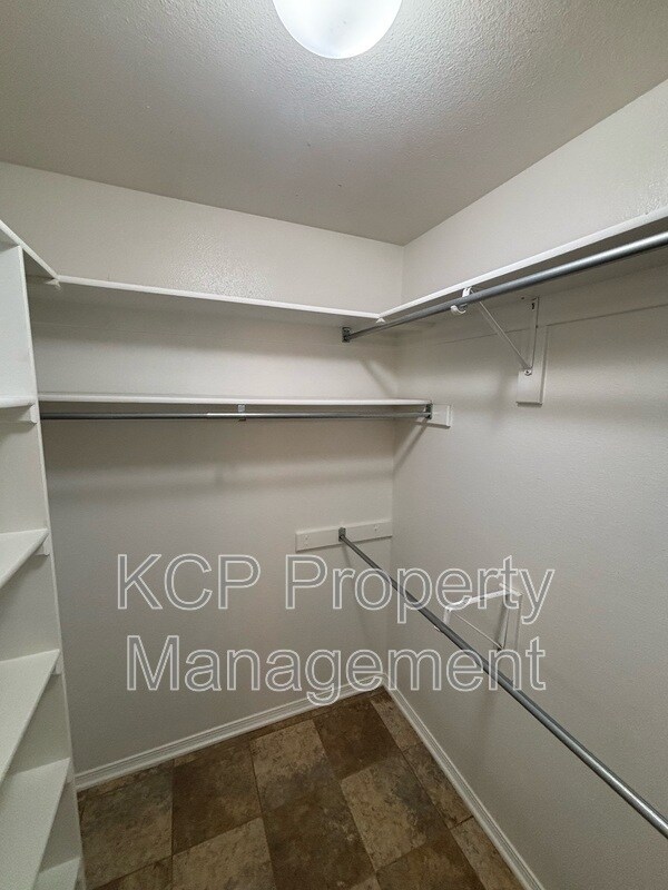 Building Photo - 2109 Barrington Dr