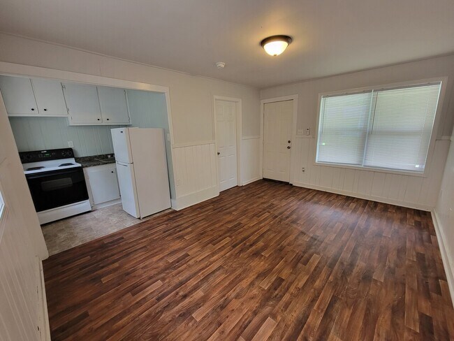 Building Photo - 1622 Colleton Ave