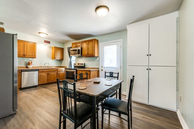 Building Photo - 509 Woodford Ln