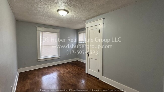 Building Photo - 921 W Oakland-
