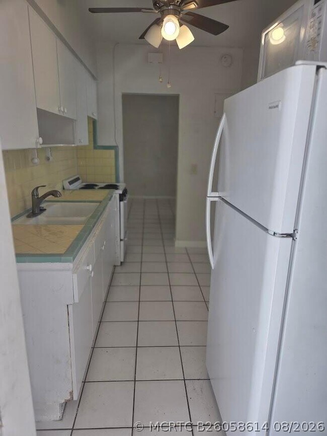 Building Photo - 1152 Bayview Dr