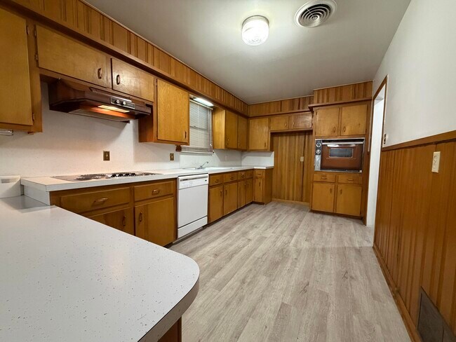 Building Photo - 5405 8th St