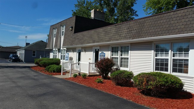Building Photo - 2127 N Center Rd