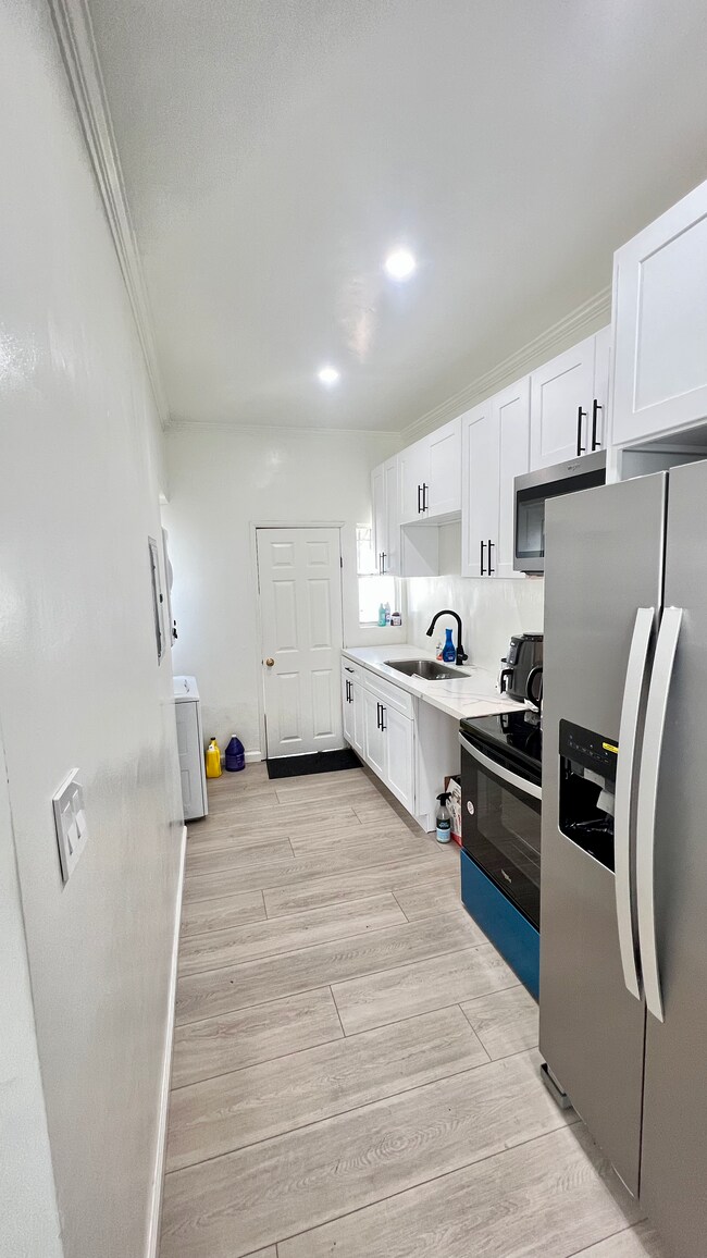 Building Photo - 207 Columbia Pl