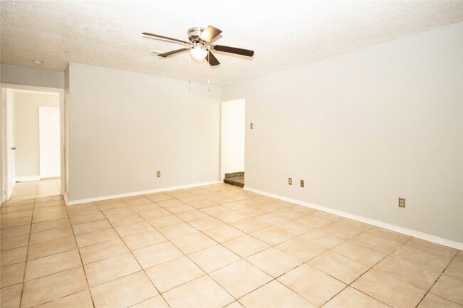 Building Photo - 10902 Mosscrest Dr