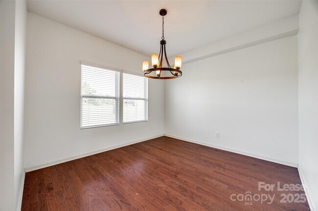 Building Photo - 826 Summerlake Dr