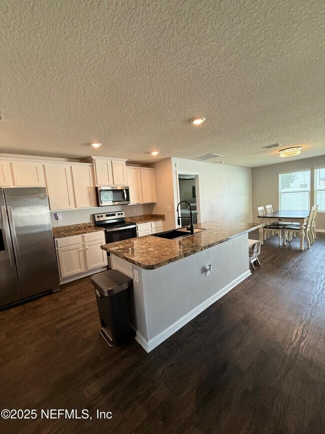 Building Photo - 3616 Alta Lakes Blvd
