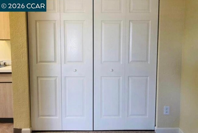 Building Photo - 1924 Almond Ave