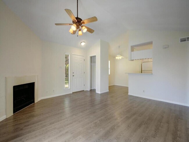 Building Photo - 1601 Faro Dr