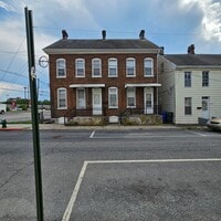 Building Photo - MOTIVATED OWNER JUST LOWERED RENT!  1 Bedroom Apartment on First Floor!