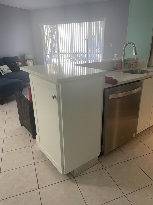 Building Photo - 7523 S Oriole Blvd