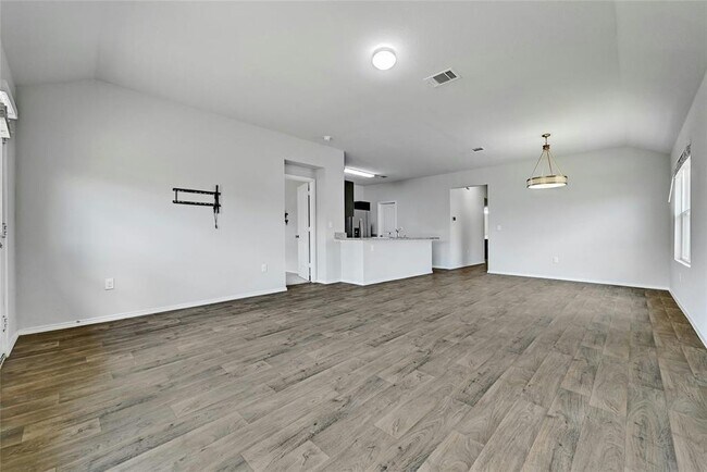Building Photo - 5800 Shanjia Dr