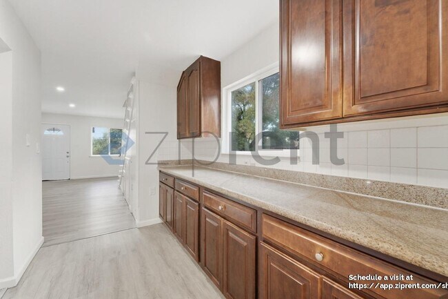 Building Photo - 1967 Solano Way