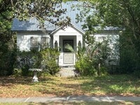 Building Photo - 1022 NW 4th St