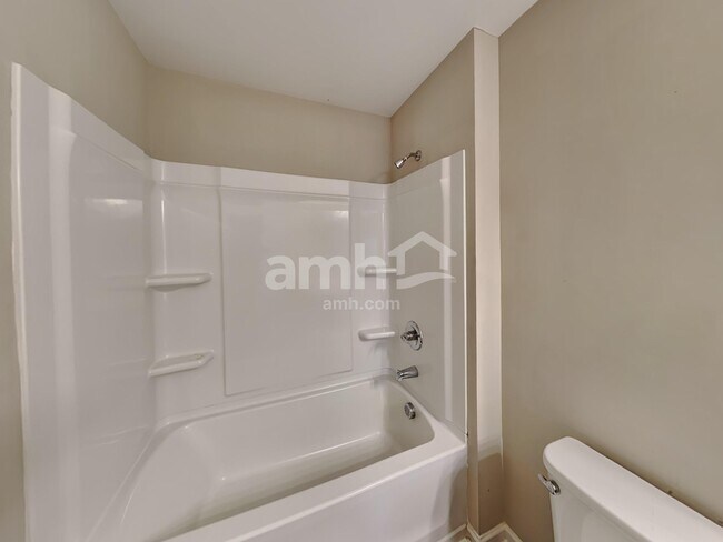 Building Photo - 804 Commerce Trl