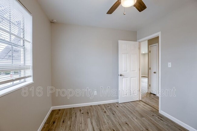 Building Photo - 1105 E Sea Ave