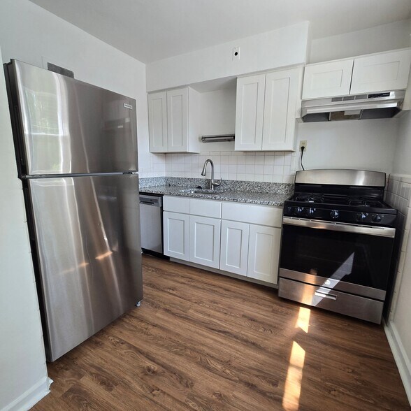 Building Photo - 6206 Nagel Ave