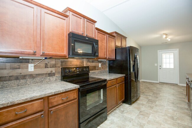 Building Photo - "Charming 3 Bed, 2 Bath Home in Spring Lak...