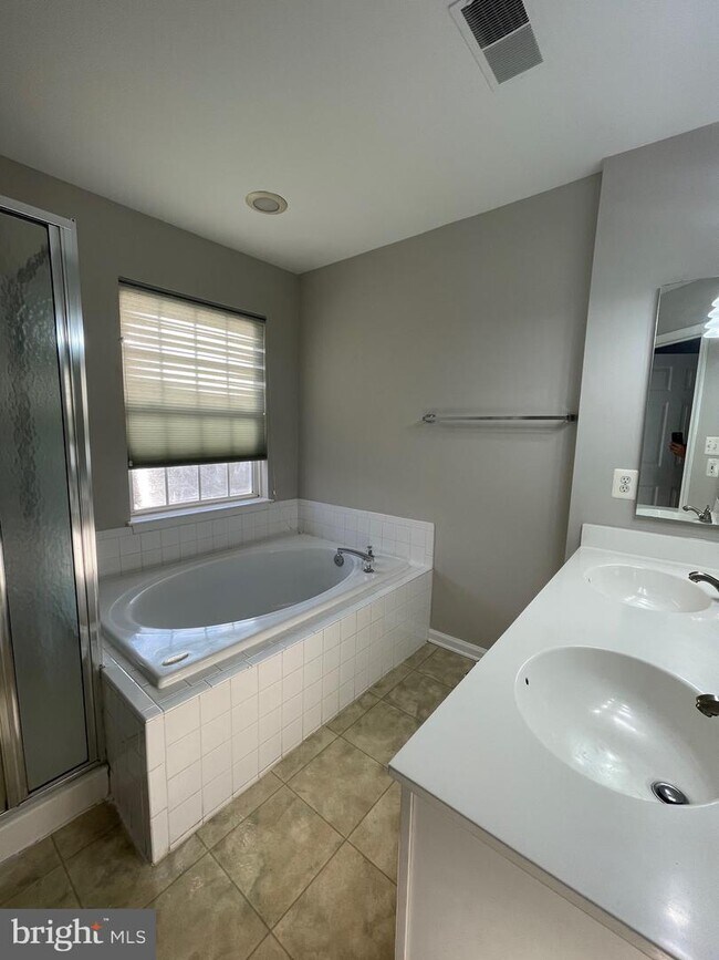 Building Photo - 13629 Beckingham Dr