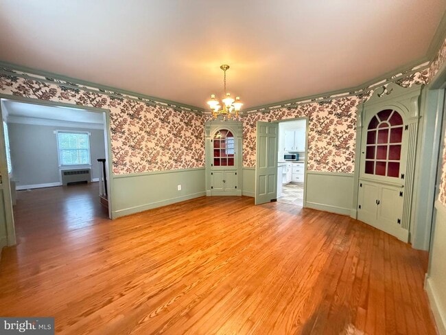 Building Photo - 118 St Marys Ave