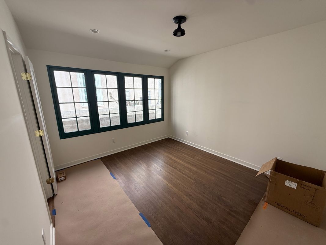 Building Photo - 926 E Dryden St