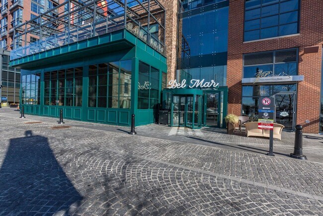 Building Photo - One month free rent with a lease start date on or before February 28th, 2026! 1 bedroom 1 bathroo...